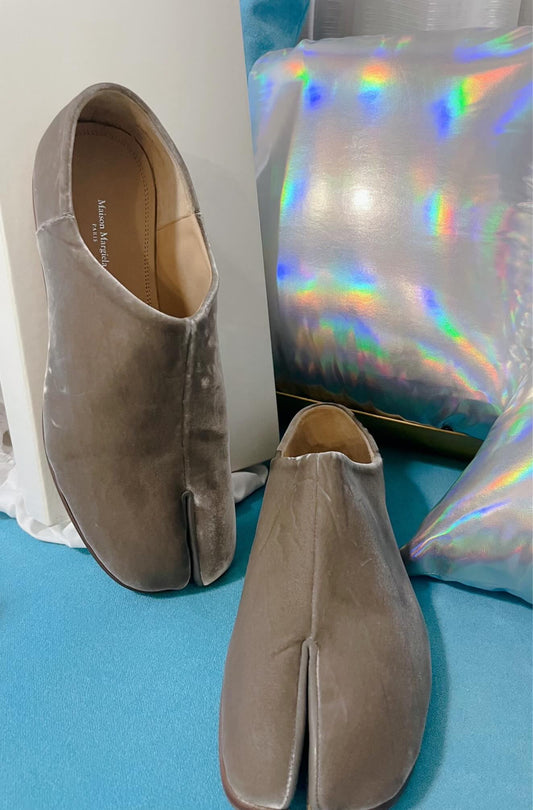 MAISON MARTIN MARGIELA Tabi velvet flats