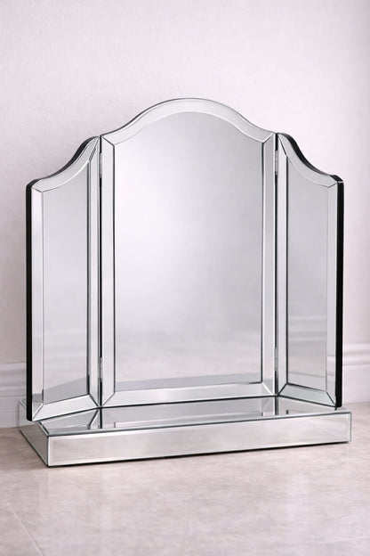 Mirrored dressing table triple mirror