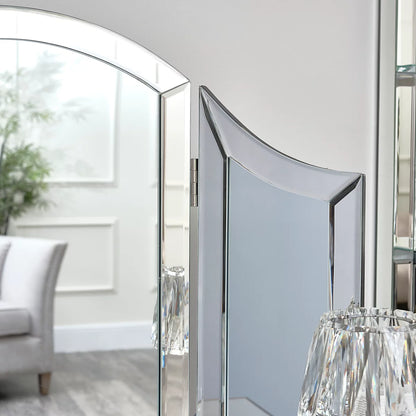 Mirrored dressing table triple mirror